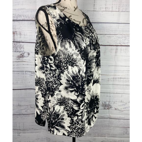 Talbots Sleeveless Blouse Womens 16 Floral Black White Keyhole Back Round Neck - Picture 1 of 10